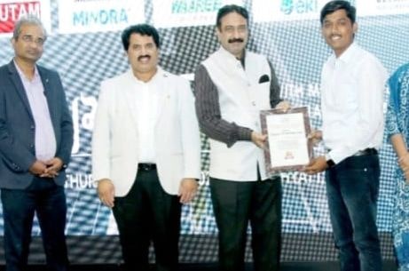 Ajinkya Mitkar felicitated for excellence in solar industry