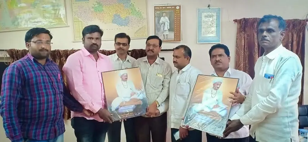 Beed Teli Samaj Sant santaji maharaj Jagnade jayanti in Government offices