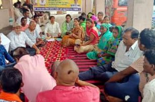 Dharna for the arrest of Basudev Telis killer