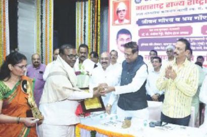 Dilip Khonde Honored with G D Ambedkar Shram Gaurav Award for Social Work