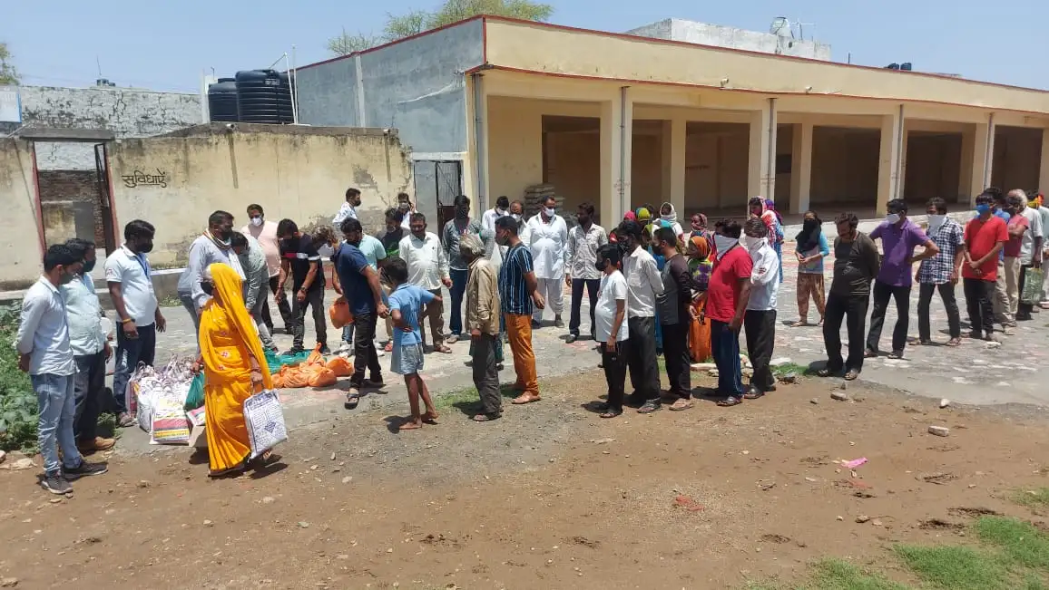  Food distribution in the corona epidemic by Bhilwara Teli Sahu Samaj