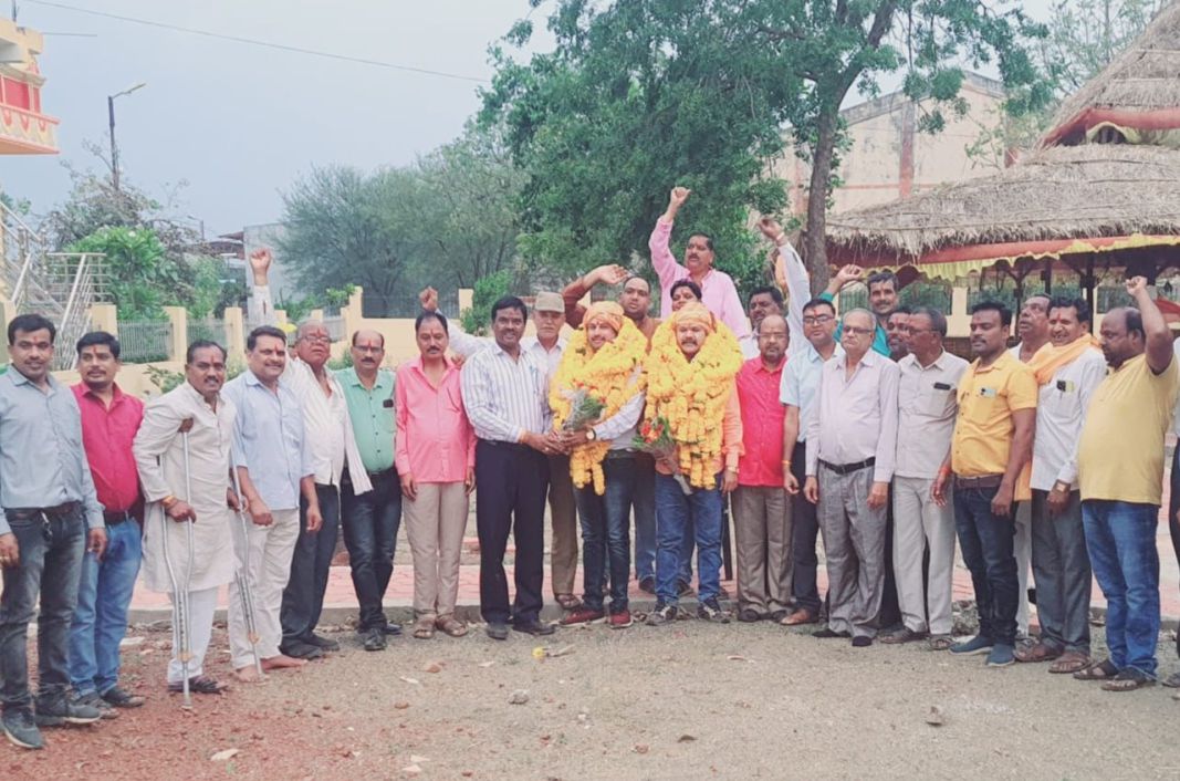 Grand welcome of divisional media in-charge by Berasia Sahu Samaj