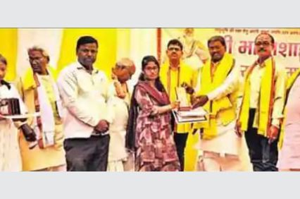 Medha Samman samaroh organized by Tailik Samaj on the occasion of the Danveer bhamashah Jayanti