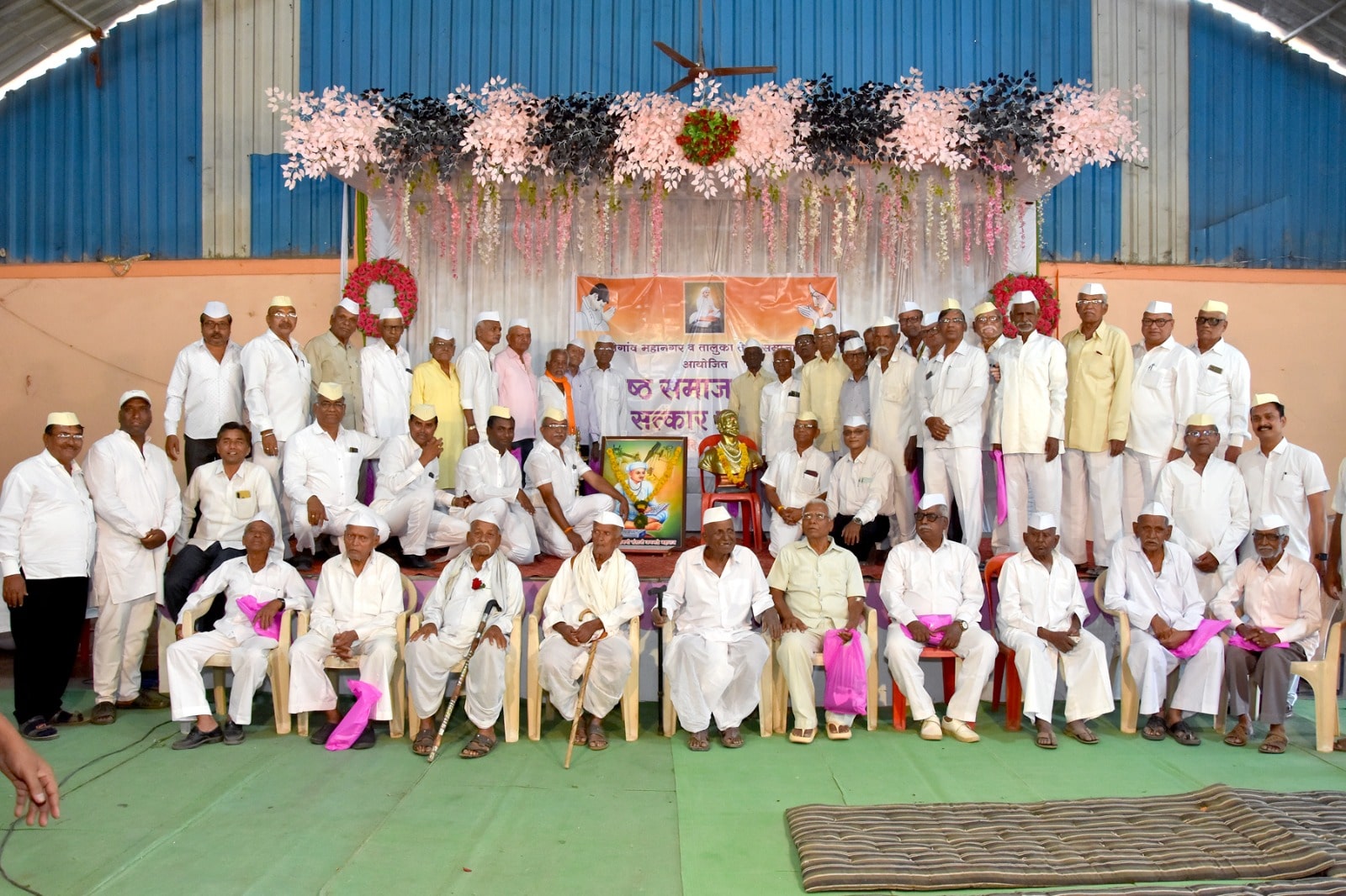 On behalf of the Malegaon Mahanagara Teli Samaj the senior community members felicitated