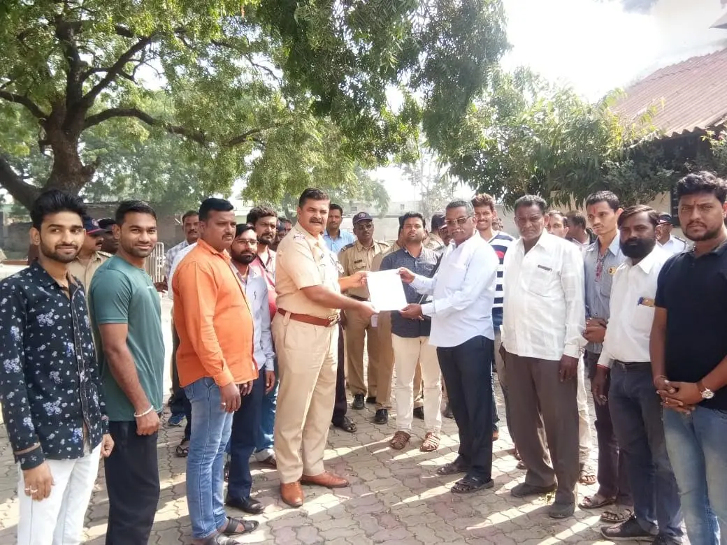 Santaji sena gives sant santaji maharaj photo to government office