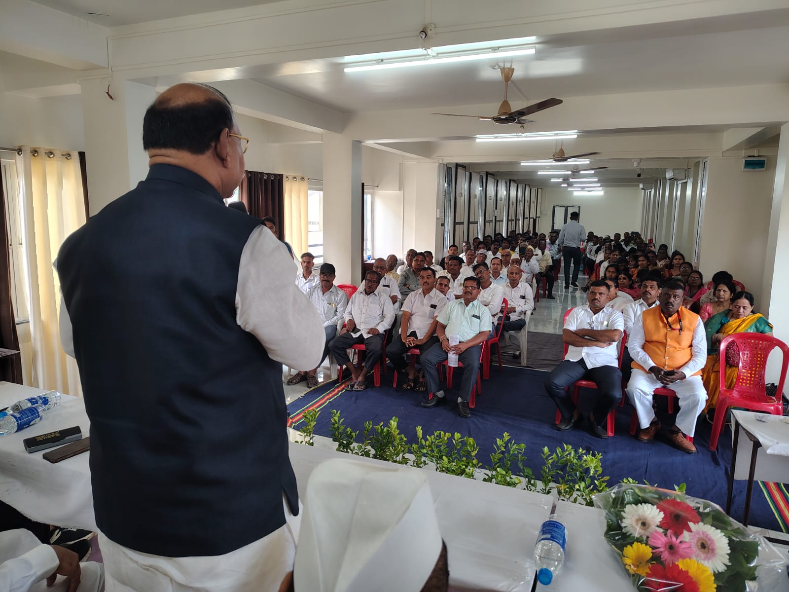 Satara Teli Samaja Honors Top Students and Leaders