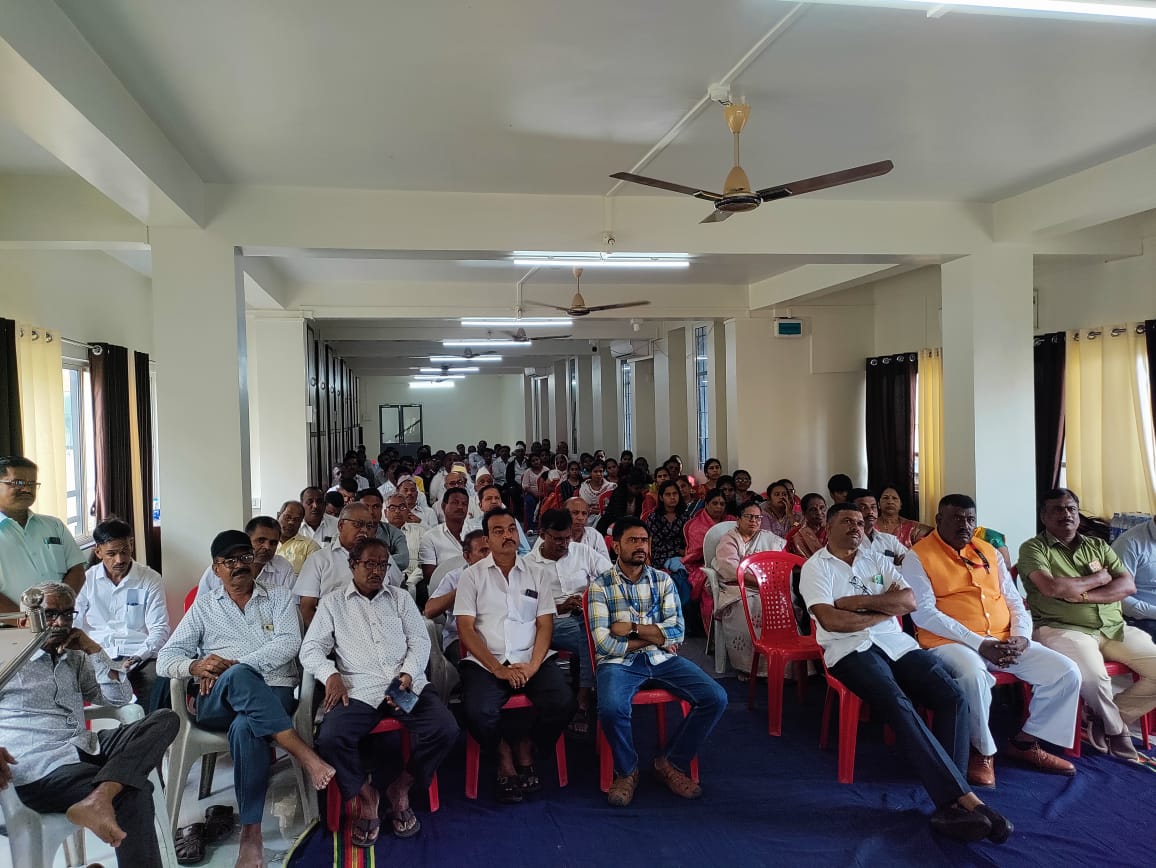 Satara Teli Samaja Honors Top Students and Leaders 
