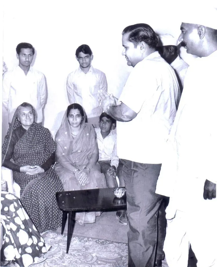 Shyam Panhale With Indira Gandhi 