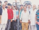 The delegation of Pratapgarh Teli Samaj give a memorandum to the Chief Minister