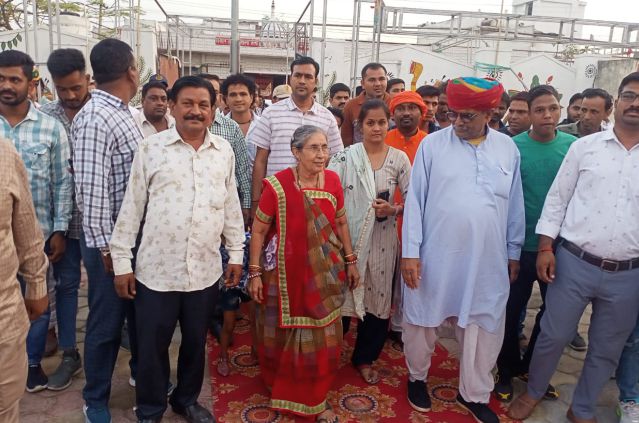 Warm and grand welcome to Prime Minister Narendra Modis wife