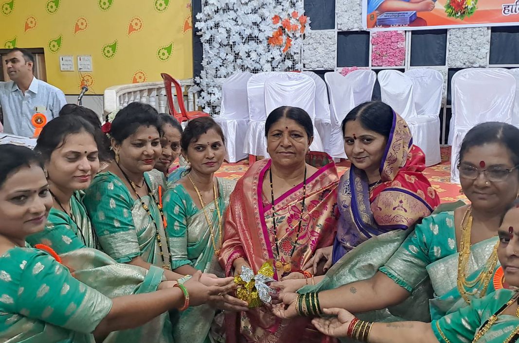 prantik tailik Mahasabha Mahila aghadi Bhavya Nari Shakti Samman