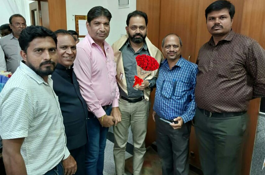 On behalf of Akhil teli Samaj sanskritik Seva Sansthan Tribute to Nagpur Collector Dr Vipinji Itankar On behalf of Akhil teli Samaj sanskritik Seva Sansthan Tribute to Nagpur Collector Dr Vipinji Itankar