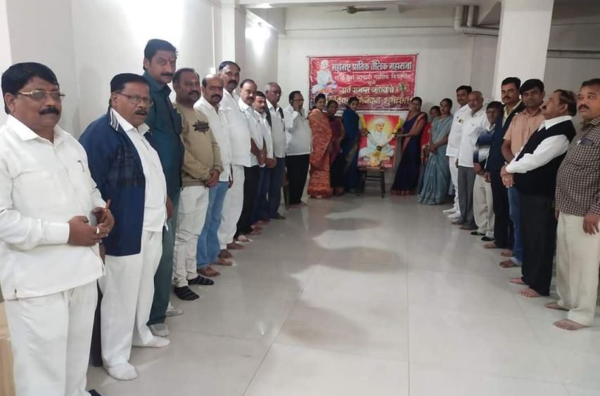Meeting of Maharashtra prantik Tailik Mahasabha held in Dhule city regarding celebration of Shri Santaji Jaganade Maharaj Jayanti