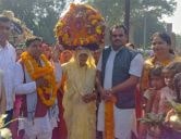 Saint Shiromani Maa Karma Mata was welcomed grandly by showering flowers on the arrival of Rath Yatra in Singrauli district Saint Shiromani Maa Karma Mata was welcomed grandly by showering flowers on the arrival of Rath Yatra in Singrauli district