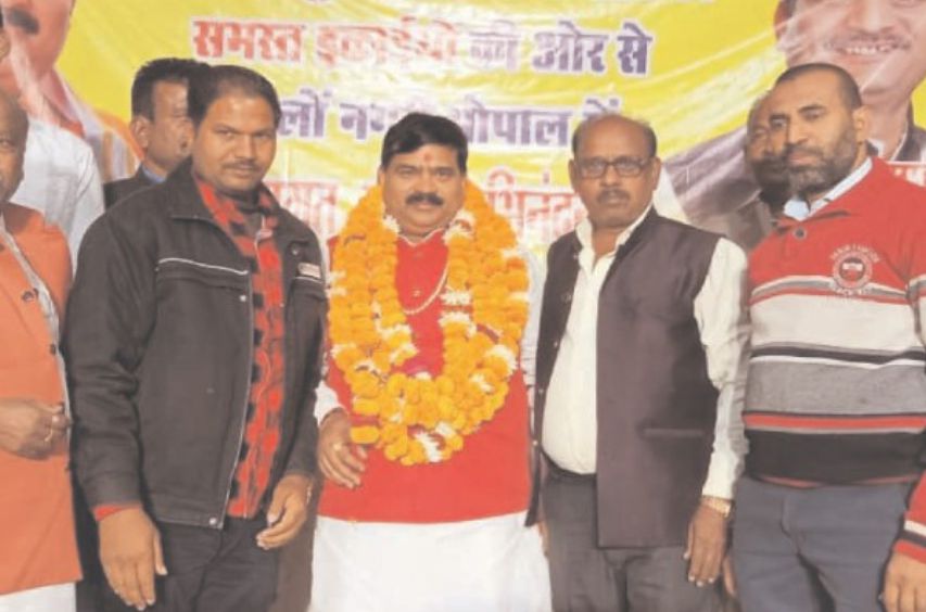 Gave special invitation to Sangam Lal Gupta ji for Sahu Samaj Maa Karma Janajagruti Rath Yatra to be held in the coming year Gave special invitation to Sangam Lal Gupta ji for Sahu Samaj Maa Karma Janajagruti Rath Yatra to be held in the coming year