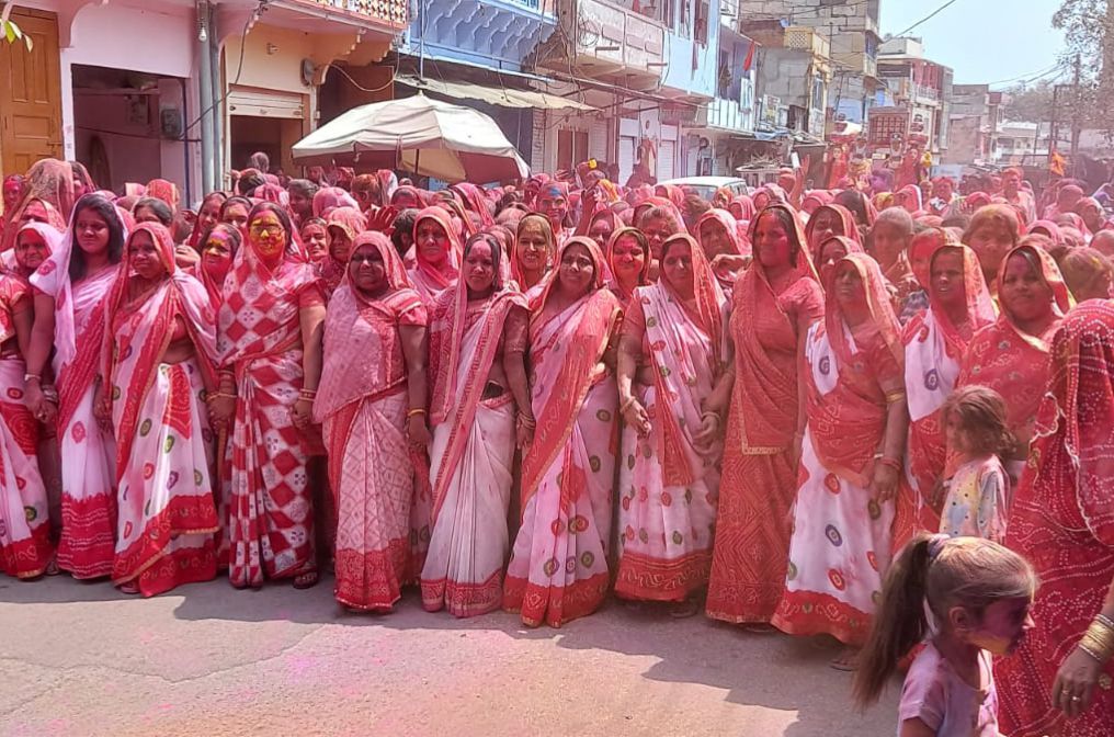 Phag festival and Rang Teras festival celebrated with pomp by feeding green fodder to mother cow by Ghanawar Teli Samaj