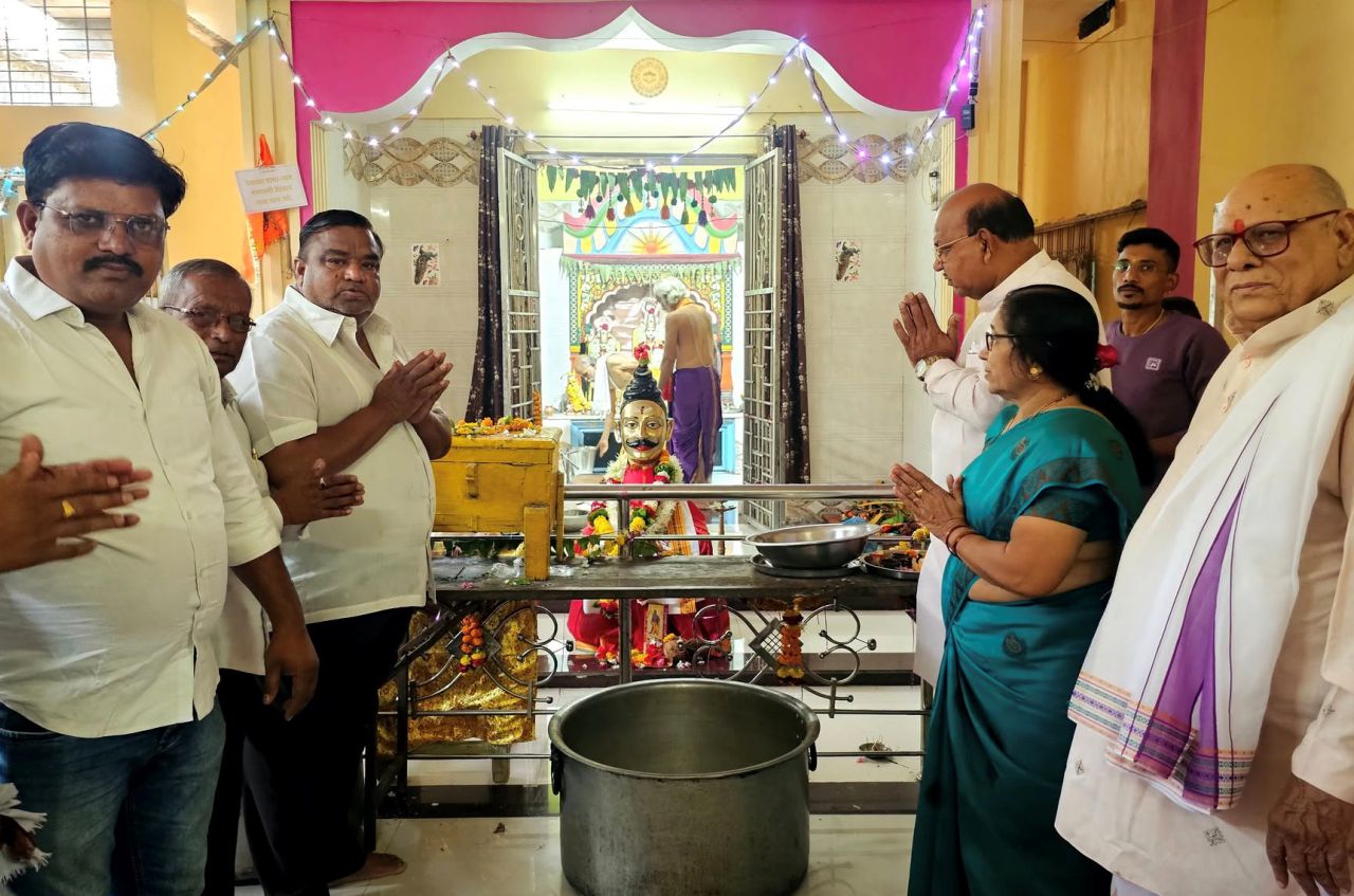 OBC Leader former mp ramdas tadas Denied Temple Entry Outrage Over Untouchability in Modern India Huge dissatisfaction in the OBC community OBC Leader former mp ramdas tadas Denied Temple Entry Outrage Over Untouchability in Modern India Huge dissatisfaction in the OBC community