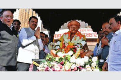 Maharashtra CM Devendra Fadnavis Pays Grand Tribute to Santaji Jagnade Maharaj on Jayanti in Nagpur 