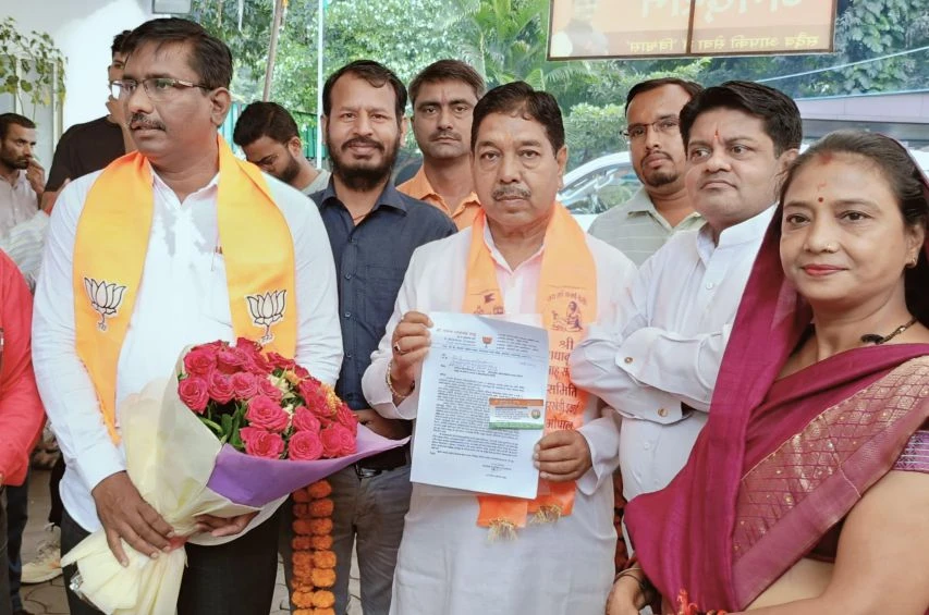 Maharashtra Akola MLA candidate Dr Yogesh Sahu welcomed with honor in Bhopal