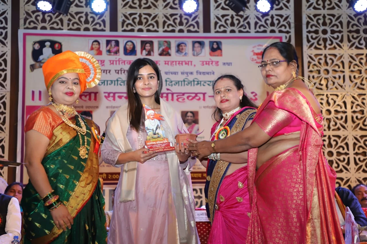 Maharashtra prantik tailik Mahasabha Umred jagtik Mahila Din nimitta Mahila satkar
