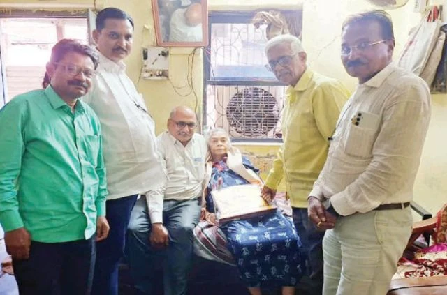 Nagpur Mein Prernadayi Gunagaurav Vidhyarthi Ani Jyestha Nagrikancha Sammaan