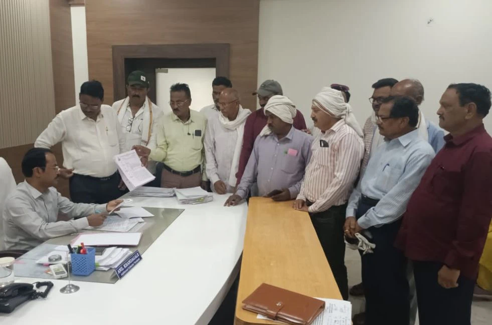Ramdasji Tadas Denied Entry Start of Manuvad Teli OBC Community Submits Memorandum