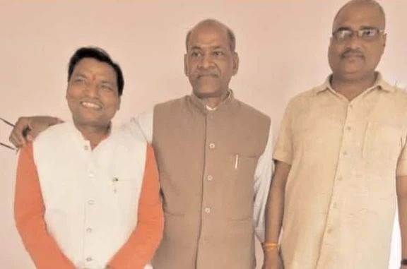 Ravi Karan Sahu Regional President of National Teli Sahu Mahasangh meets Modi for a discussion