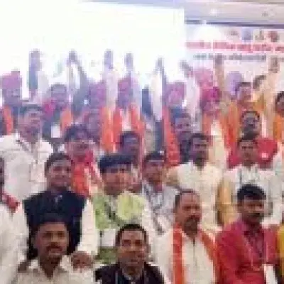  अहमदनगर जिल्हा तेली समाज राज्यस्तरीय वधु - वर पालक मेळावा शिर्डी वधू वर फॉर्म 2022 चे मान्यवरांच्या हस्ते उद्घाटन
