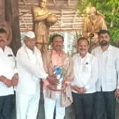 तेली समाजाचे नव नियुक्त प्रदेश अध्यक्ष बद्रीमामा लोखंडे यांचा शिर्डी ग्रामस्थांच्या वतीने सत्कार