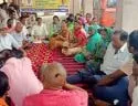 बासुदेव तेली के हत्यारे की गिरफ्तारी के लिए धरना