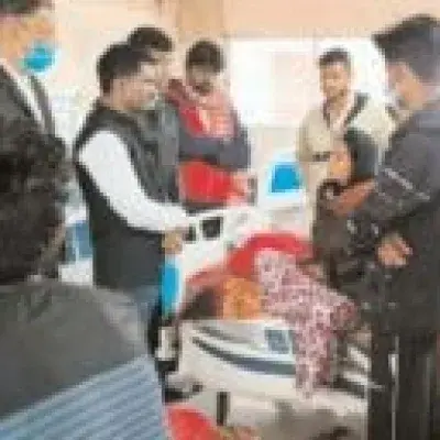 रांची रिम्स में इलाजरत प्रतिमा देवी व राजेश साहू से मिले राष्ट्रीय तेली साहू महासंगठन के कार्यकारी अध्यक्ष