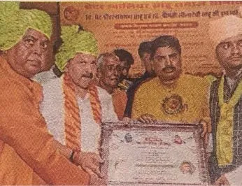 ग्वालियर साहू समाज सम्मान विभूषण समारोह 2022 में हितेश साहू का सम्मान