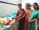 खान्देश तेली समाज मंडळ महिला आघाडीचा अभिनव उपक्रम -  महिला दिनाचे दिवशी मुलींना जन्म देणाऱ्या मातांचा सत्कार
