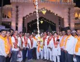 लातूरच्या श्री सिद्धेश्वर-रत्नेश्वर देवस्थानात महाशिवरात्री यात्रा उत्साहात वीरशैव तेली समाजावतीने गंगाजल अभिषेक व  श्रींची मानाच्‍या काठीचे पूजन