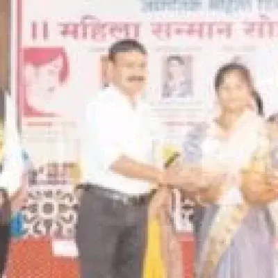 महाराष्ट्र प्रांतिक तैलीक महासभा उमरेड च्‍यावतीने  जागतिक महिला दिनानिमित्य पत्रकार निशा जांभुळे यांचा सत्कार