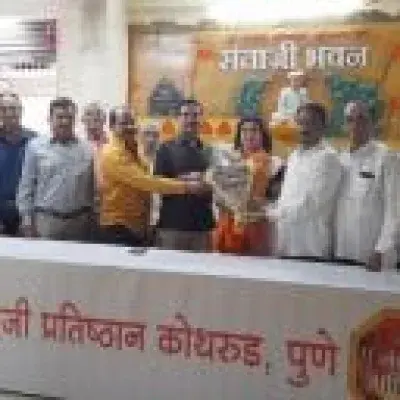 सौ. निशाताई करपे यांची पुणे पीपल्स बँकेच्या संचालकपदी निवड झाल्याबद्दल श्री संताजी प्रतिष्ठानच्या वतीने सत्कार करण्यात आला.