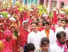 मां कर्मा देवी जयंती पर निकाली शोभायात्रा समाजबंधुओं ने लगाए जयकारे, प्रतिभाओं का किया सम्मान