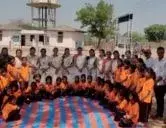 ग्रामीण शिक्षणासाठी तैलिक महिला आघाडीचा पुढाकार – विद्यार्थिनींना पी.टी. ड्रेस वाटप