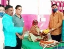 श्री संत शिरोमणी संताजी जगनाडे महाराज जयंती निमित्त रुग्णांना फळे वाटप