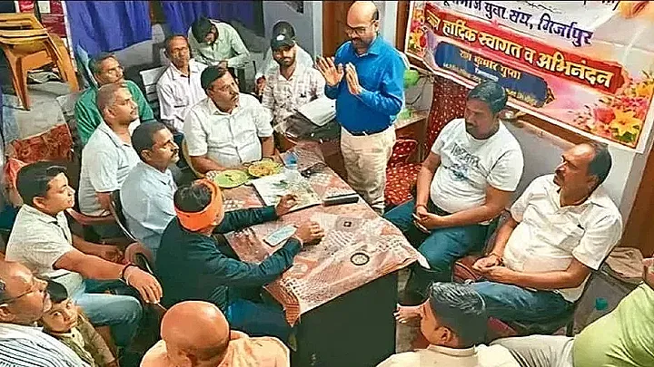 मिर्जापुर में साहू समाज की बैठक: गांधी चौक निर्माण, तेलिनिया घाट के सौंदर्यीकरण और प्रतिभा सम्मान समारोह पर बनी रणनीति