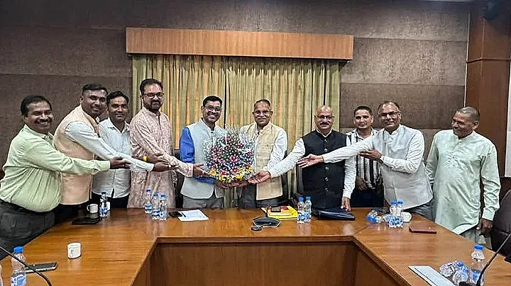 उप मुख्यमंत्री अरुण साव से मिला साहू संघ के अधिकारी-कर्मचारी प्रकोष्ठ का प्रतिनिधिमंडल