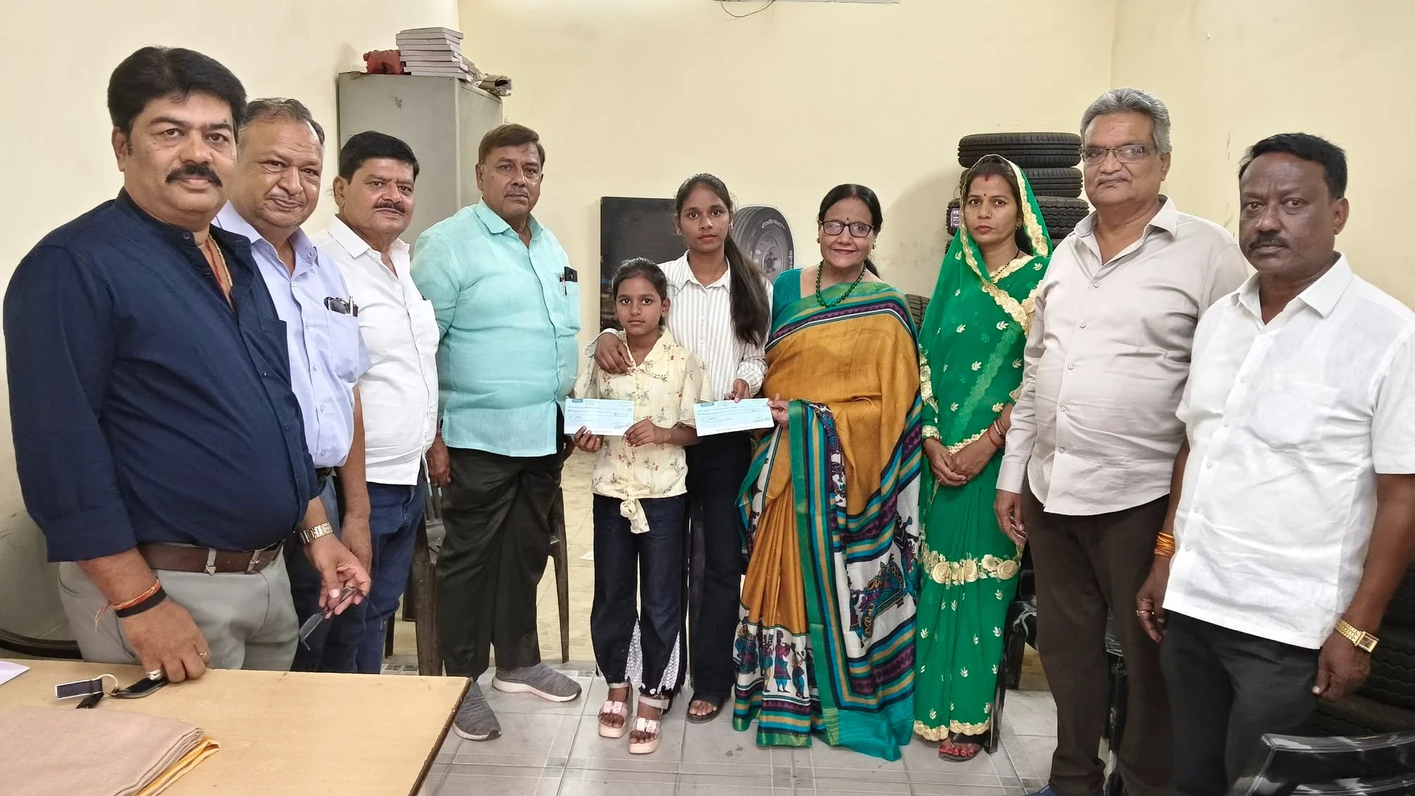Anath Behenon ki Padhai Jabalpur Sahu Samaj ne Badhaya Madad ka Haath
