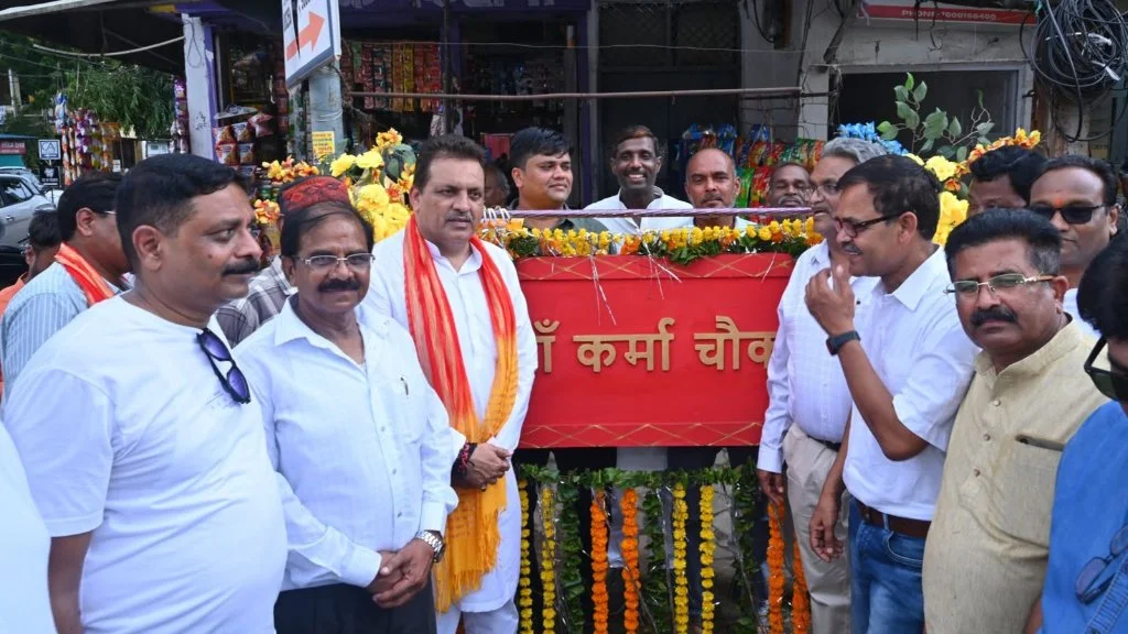 Jabalpur Sahu Samaj ne Maa Karma Devi Chowk ka Bhavya Uddghatan kiya Mayor aur MP Rahe Upasthit