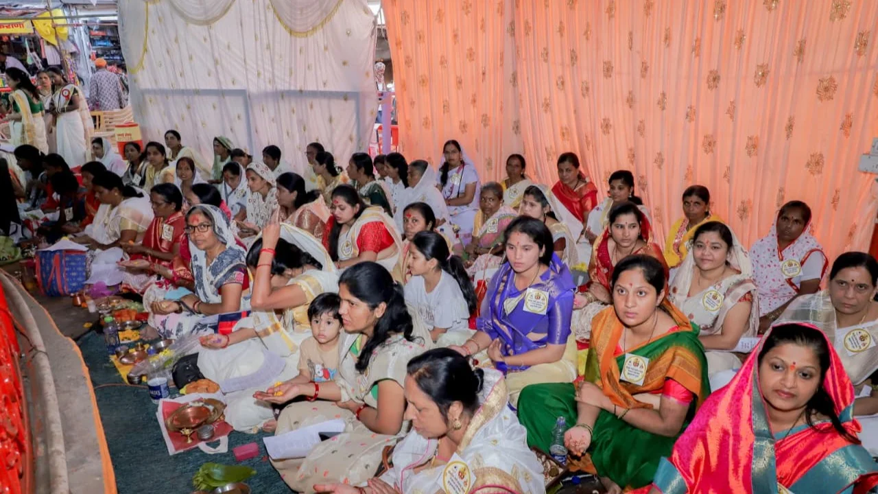 Latur Yetha Veerashaiva Teli Samaj Mahila Samiti Tarfe Navratra Mahotsavanimitt Kumkumarchan Puja Utsahat Sampann