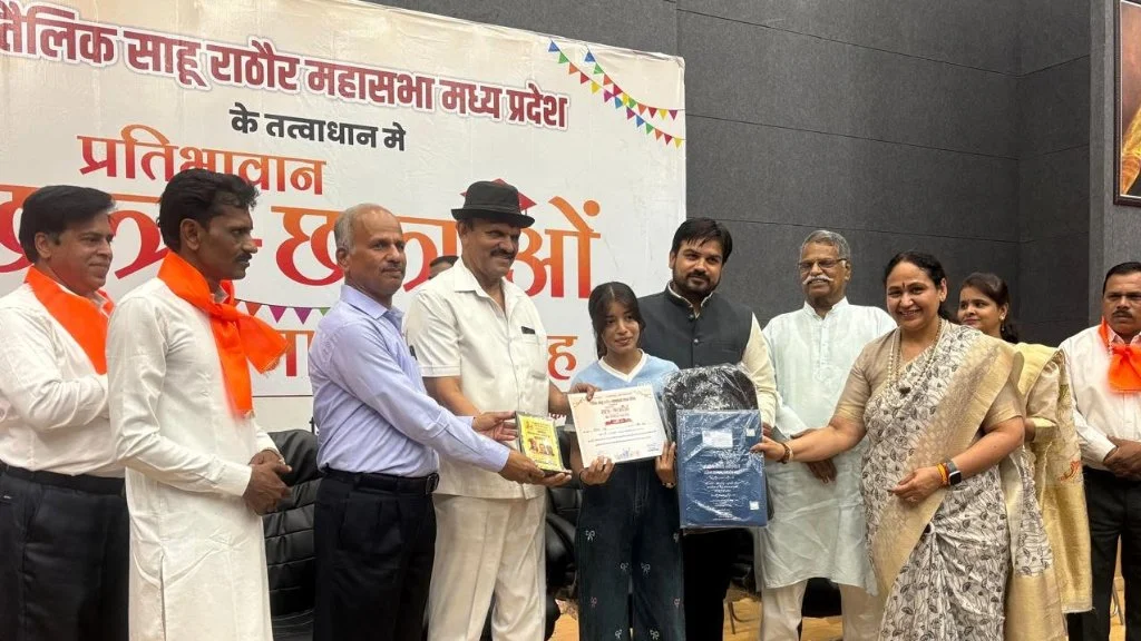 Sahu Samaj Indore Ne Kiya Prativashan Chhatro Aur Varisth Jano Ka Samman