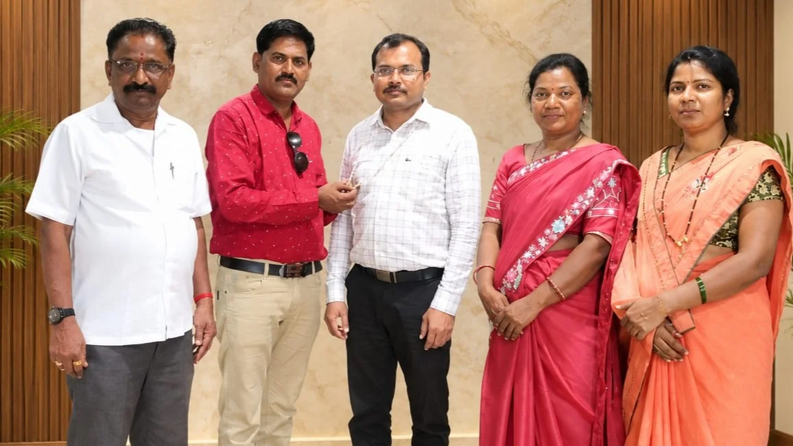 Samajsevecha Adarsh Punyahun Yeun Teli Samaj Melava Yashasvi Karnarya Siddhant Hinge Yanchya Vishesh Satkar