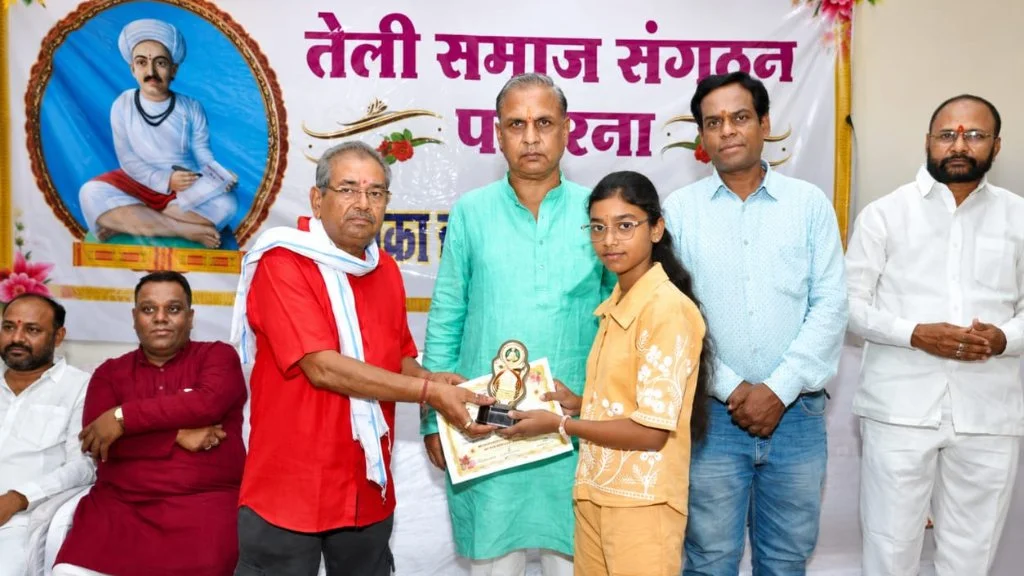 Teli Samaj Pandhurna Honours 197 Meritorious Students in Grand Ceremony
