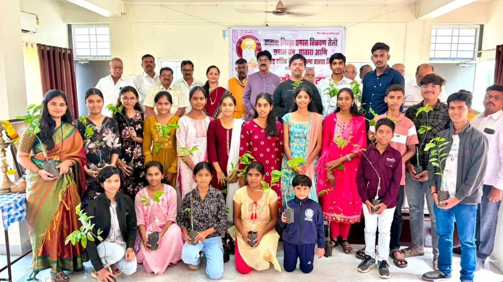 Tilwan Teli Samaj Sangh Satara ani Maharashtra Prantik Tailik Mahasabha Vidyarthi Gungaurav Samarambh